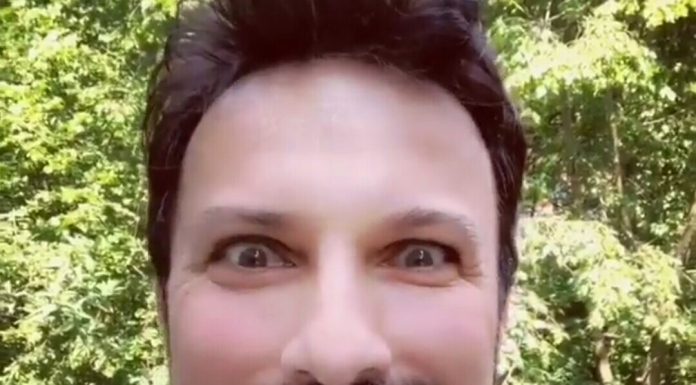 Tarkan,bir horoz ve bugün bayramdı falan..