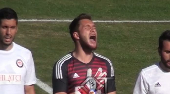 İstiklâl marşının nasıl okunacağını,millete göstere göstere öğreten adam; Onur