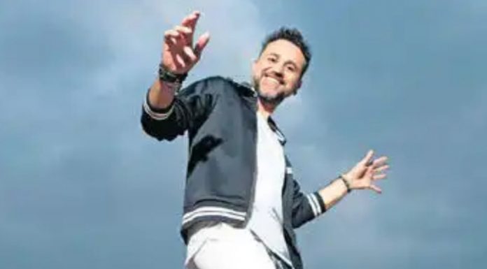 Bora hocam, tempolu şarkılara devam et bence