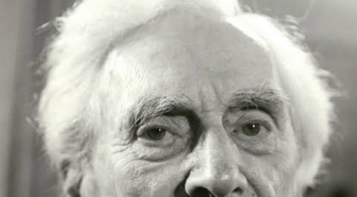 İnsanlar bilgisiz doğar,aptal değil! / Bertrand Russel