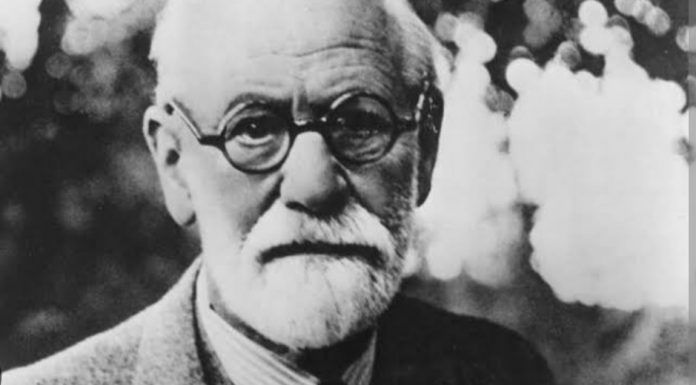 Mutluluk pantalona işemek gibidir. / Sigmund Freud